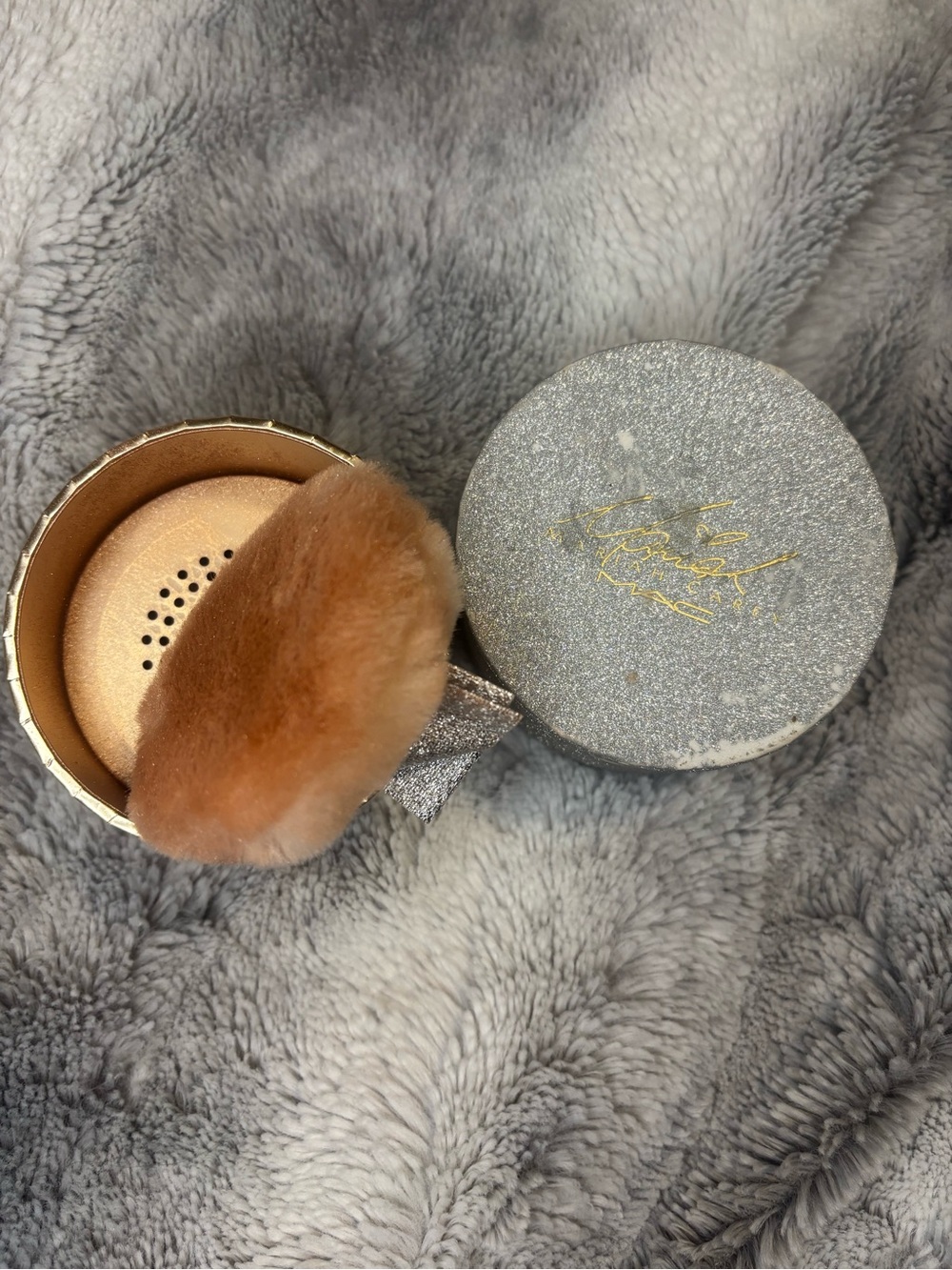 Mariah Carey Mac Shimmering Loose Powder with Puff -Rose Gold
